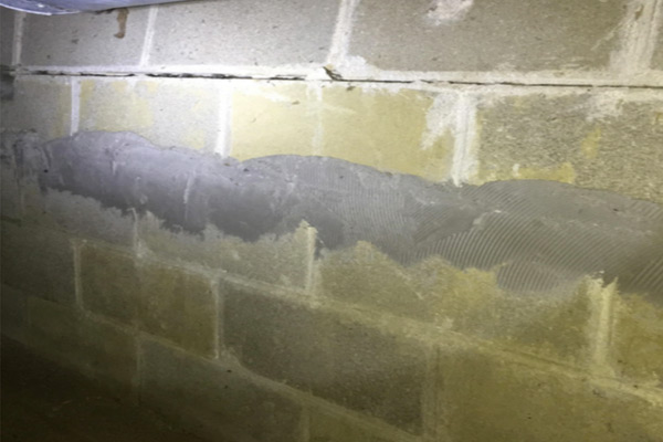 a very long horizontal crack in the basement found during an inspection