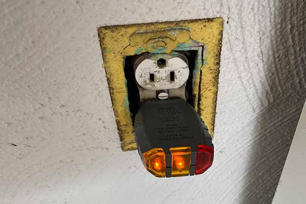 electrical outlets home inspection checklist